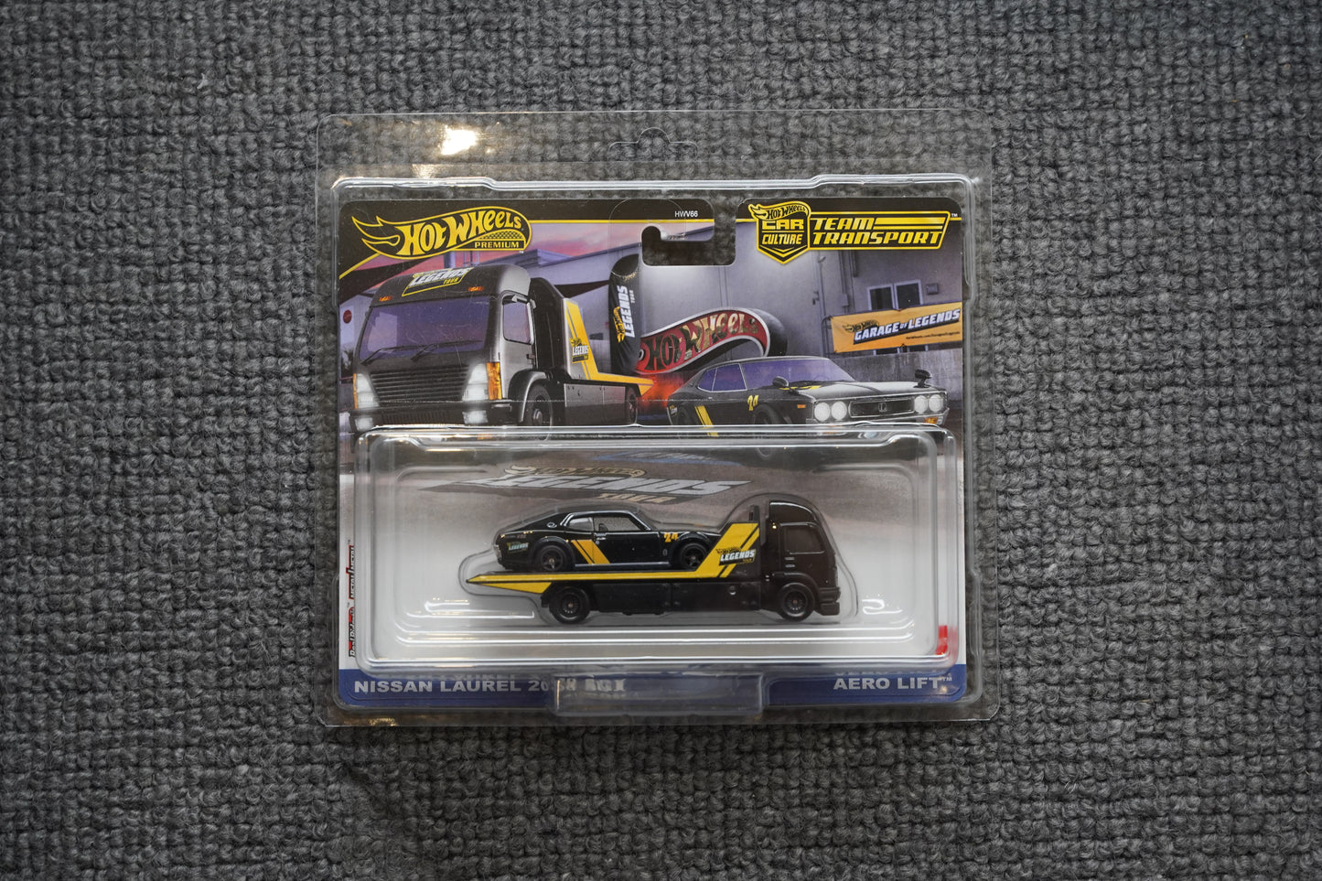Hot Wheels Legends Tour Nissan Laurel SGX and Aero Lift Team Transport